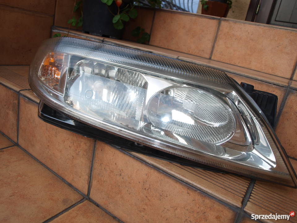 Renault Laguna lampa prawa przód 2001 2005r (europa