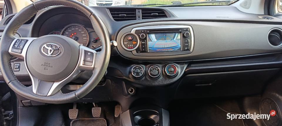 Toyota yaris kamera cofania ekran dotykowy światła do jazdy dziennej śląskie