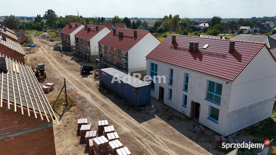 Dom bliźniak sprzedam 9286 metrów Czernica Liczba pokoi 4 Domy