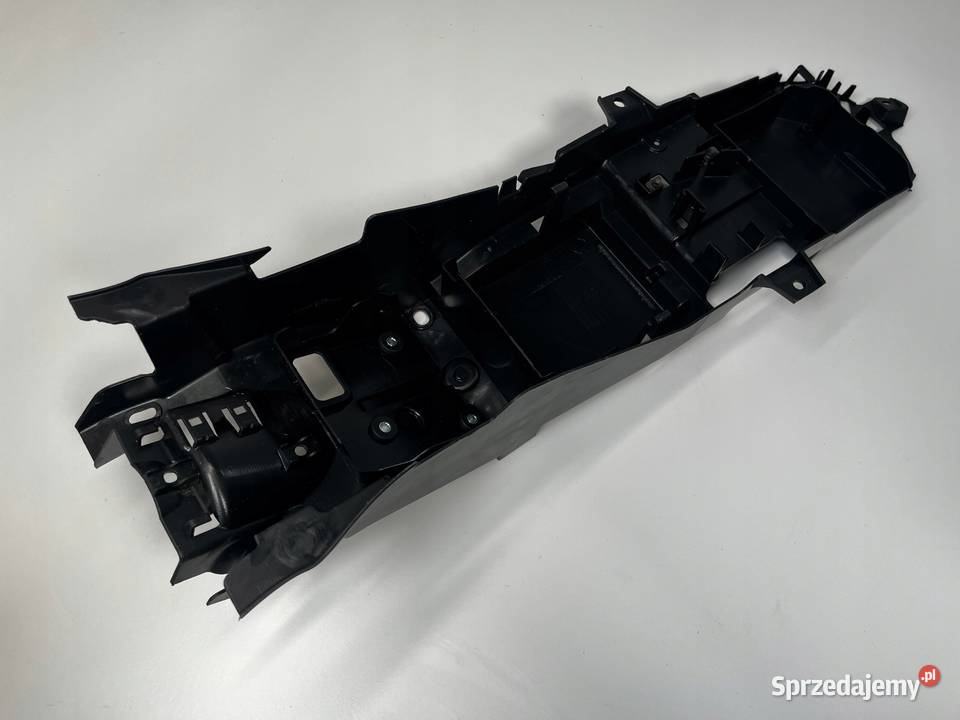 YAMAHA MT09 14 Wypełnienie tył schowek