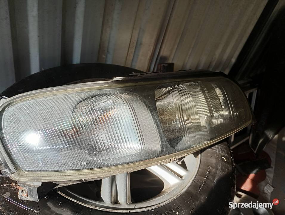 Lampy przód Volvo S60 Pozostałe Szczecyn sprzedam