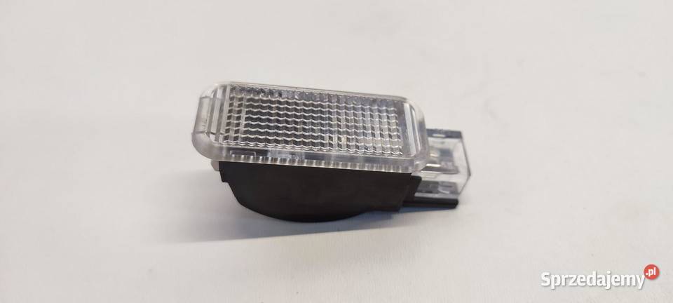 AUDI Q3 8U LAMPKA KABINY 3B0947415B