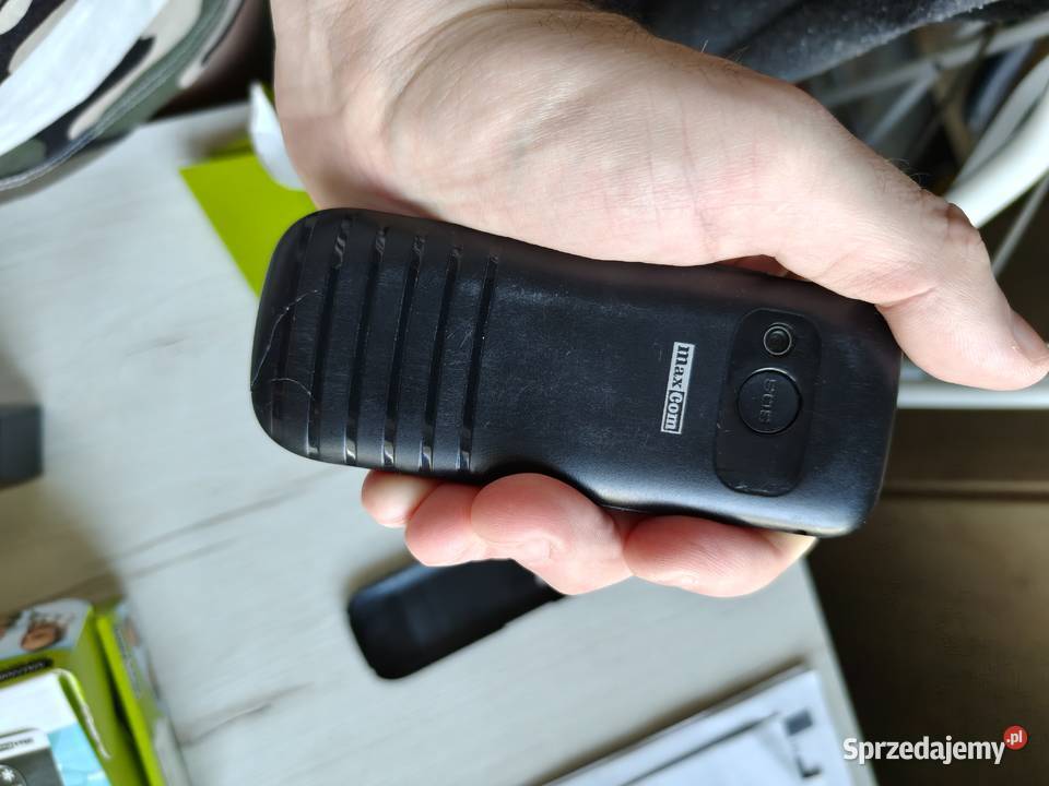 Telefon seniora MaxCom MM720 BB ze stacją