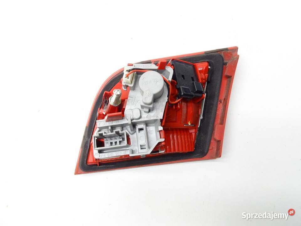 LAMPA LEWA LEWY TYŁ TYLNA W KLAPE 8P4945093D