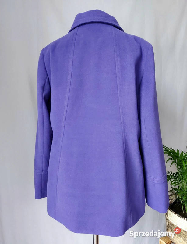 Fioletowy płaszcz damski jednorzędowy krótki z Złoczew