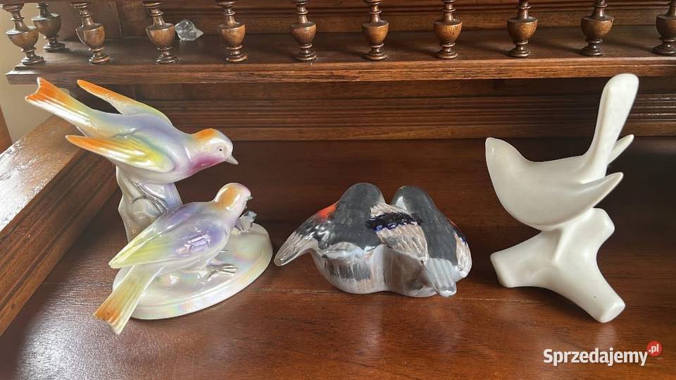 Figurka 2 ptaszków przyglądające się motylkowi Porcelana i szkło