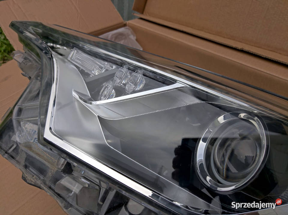 Lampa reflektor TOYOTA CHR lewy przód LED
