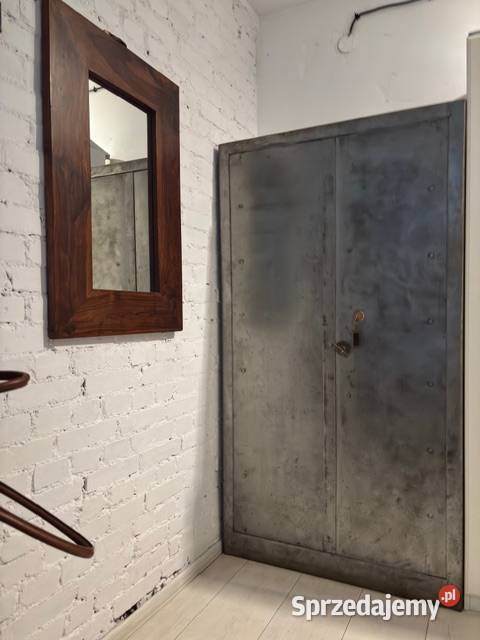 Piękna szafa stalowa loft industrial wnętrza Bytom