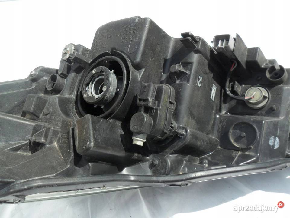 Toyota Yaris III 3 lift reflektor prawy przedni Lampy przednie Nowy Tomyśl sprzedam