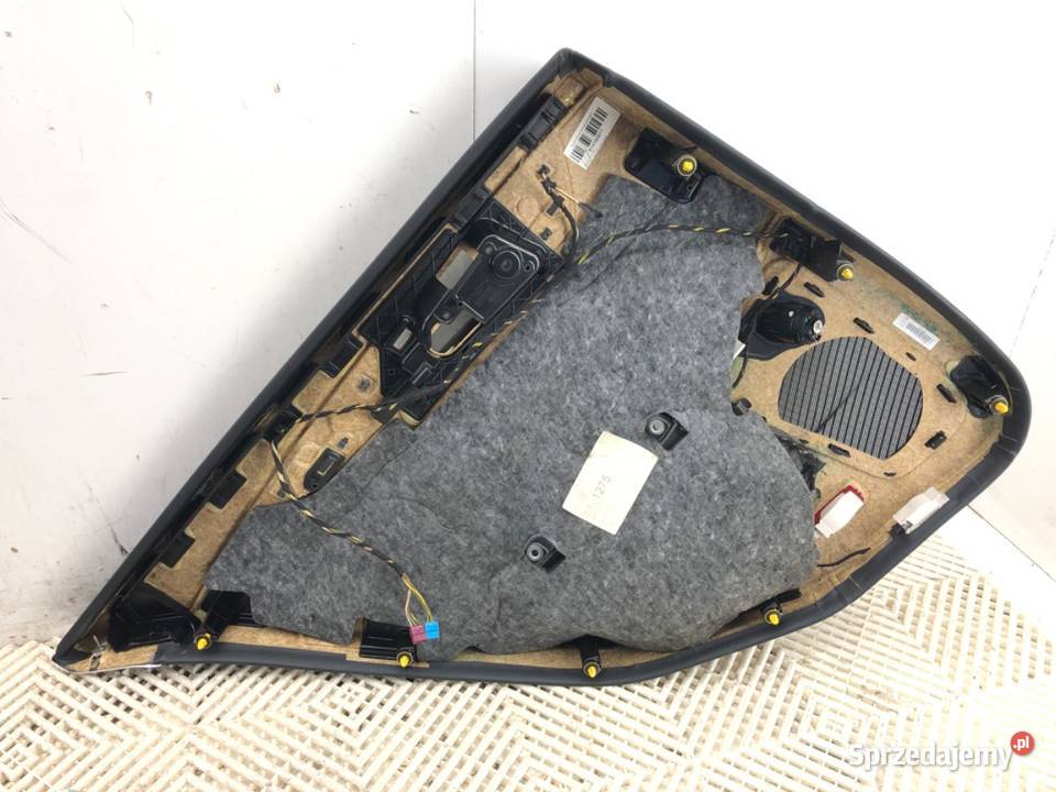 BOCZEK DRZWI PRAWY TYŁ MERCEDES C218 Hatchback