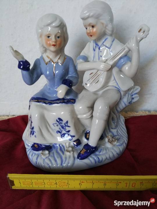 Figurka z porcelany Młodzieniec z mandoliną Ropa