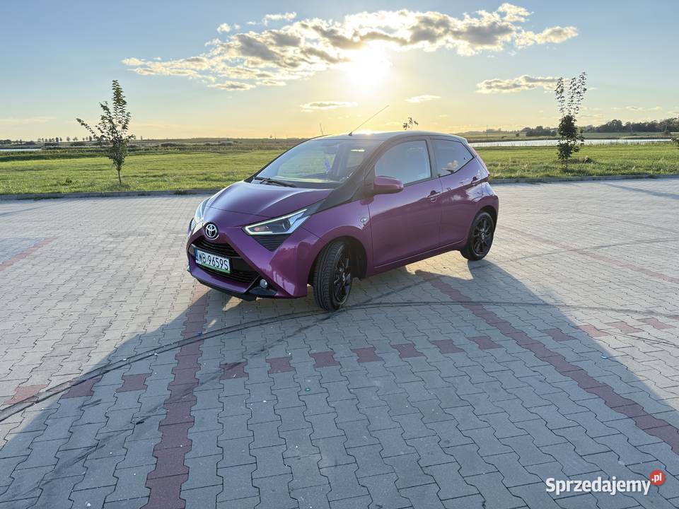 Wyjątkowa Toyota Aygo Magenta salon Polska 72KM