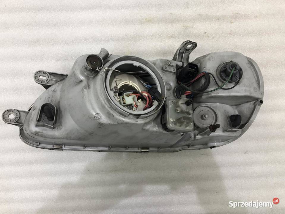 LAMPA PRAWY PRZÓD KIA CARNIVAL EU