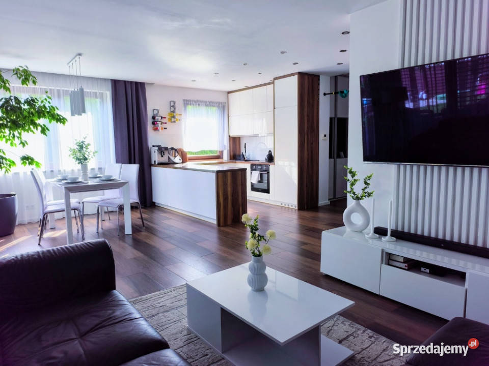 Nowoczesny bliźniak z ogrodem tarasem i basenem dolnośląskie Obora