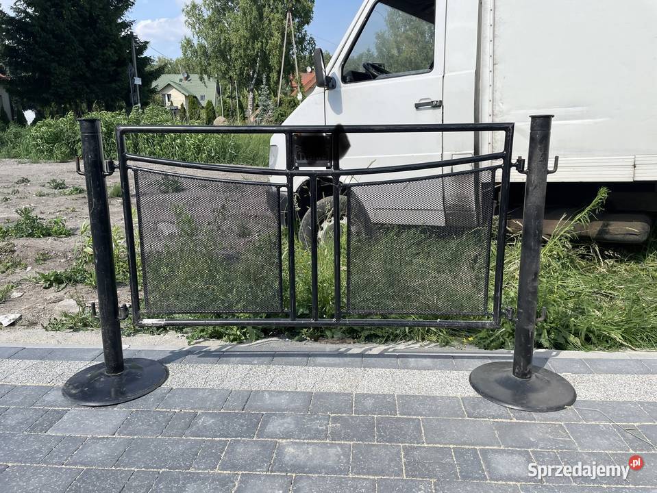 Plotek i stoliki do ogródka piwnego