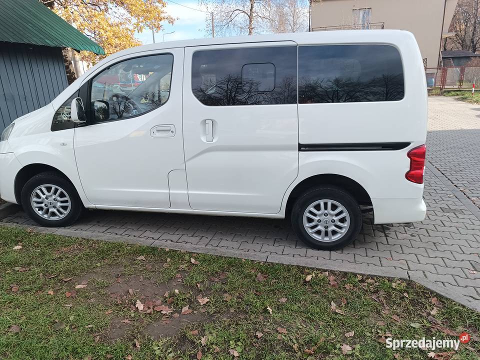 Nissan nv 200