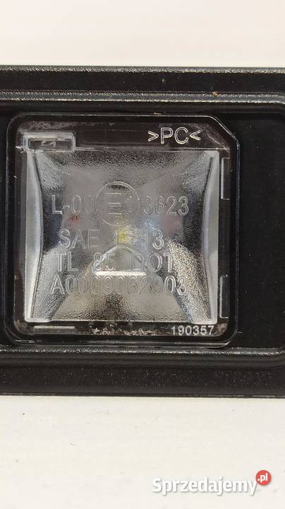 MERCEDES W205 LAMPKA REJESTRACJI A0009062903 osobowe Lampki tablicy rejestracyjnej sprzedam