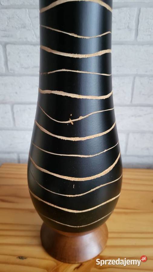 Wazon z egzotycznego drewna