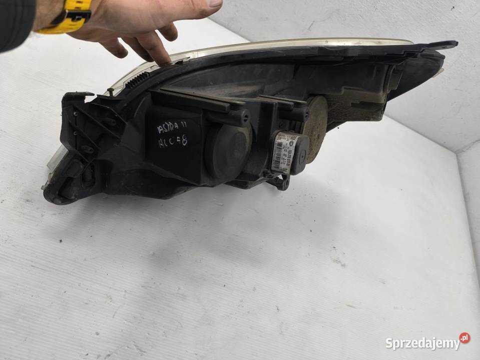 LAMPA PRAWY PRZÓD EUROPA OPEL ASTRA H 24451033RH