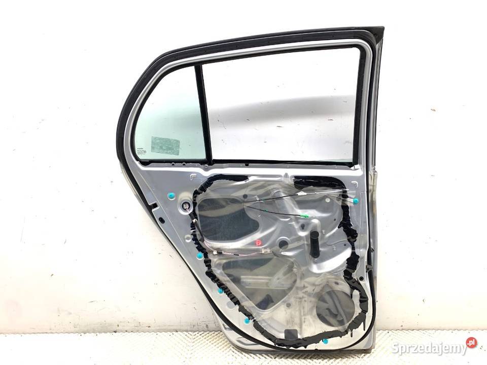 DRZWI LEWY TYŁ TOYOTA YARIS II Hatchback 0514