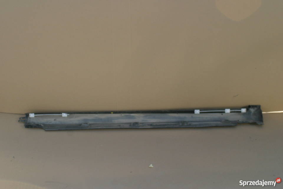VW PASSAT B7 LISTWA NAKŁADKA PROGU LEWA Bieleń