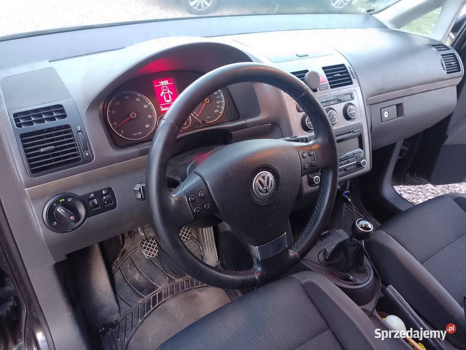 VW Touran 2010 Rok produkcji 2010 małopolskie Stadniki