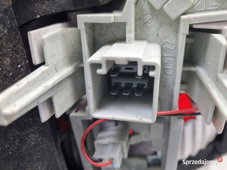 LAMPA PRAWA Volvo S60 II 1013r TYLNIA TYLNA Rudka