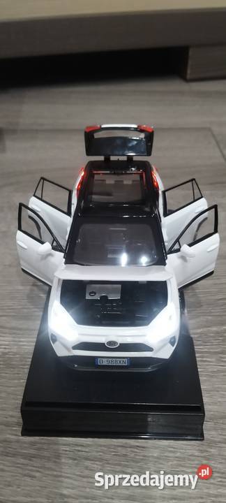 Toyota RAV4 w skali 1 32