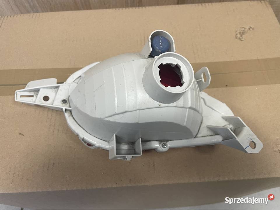 Toyota Yaris III lampa tył lewa przeciwmgielna L lampy tylne Kozubszczyzna
