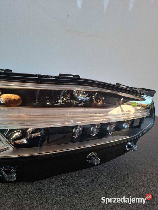 Volvo XC90 USA Lampa prawa przednia przód LED Nowa Sól