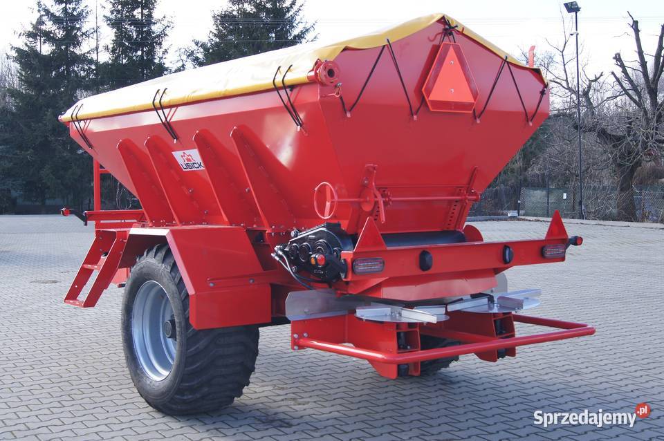 Rozsiewacz ciągany 7t Rozsiewacz do wapna RCW Łomża