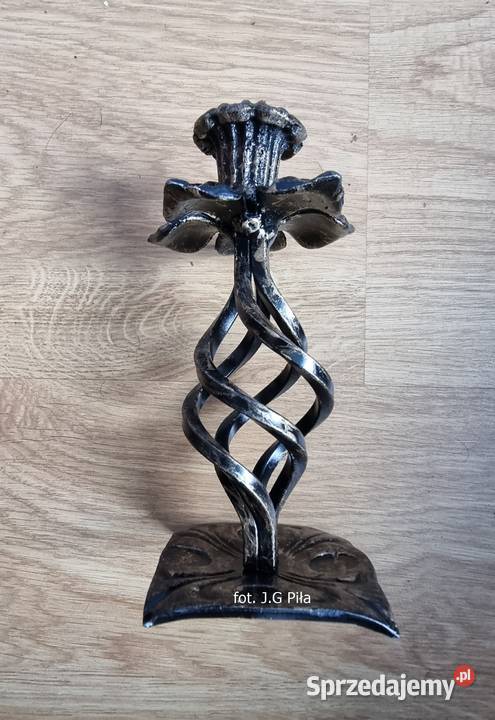 Ozdobny świecznik metalowy Piła