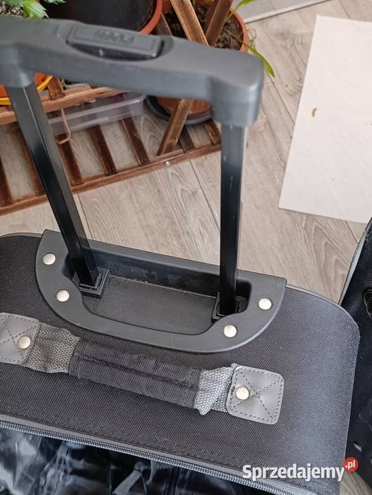 walizka czarna średnia pilna sprzedaż Poznań