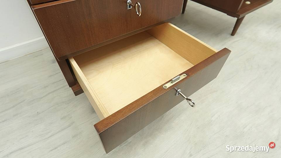 Zabytkowe biurko PRL profesjonalnej renowacji sprzedam