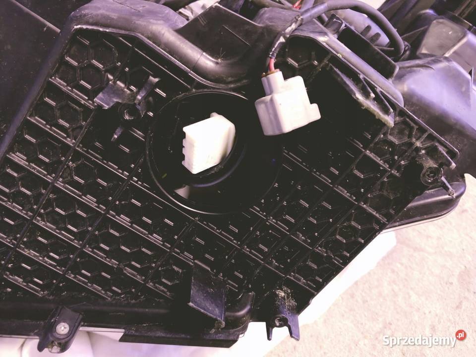 TOYOTA LAND CRUISER PRADO 150 18 LAMPA PRAWY osobowe Nowy Tomyśl