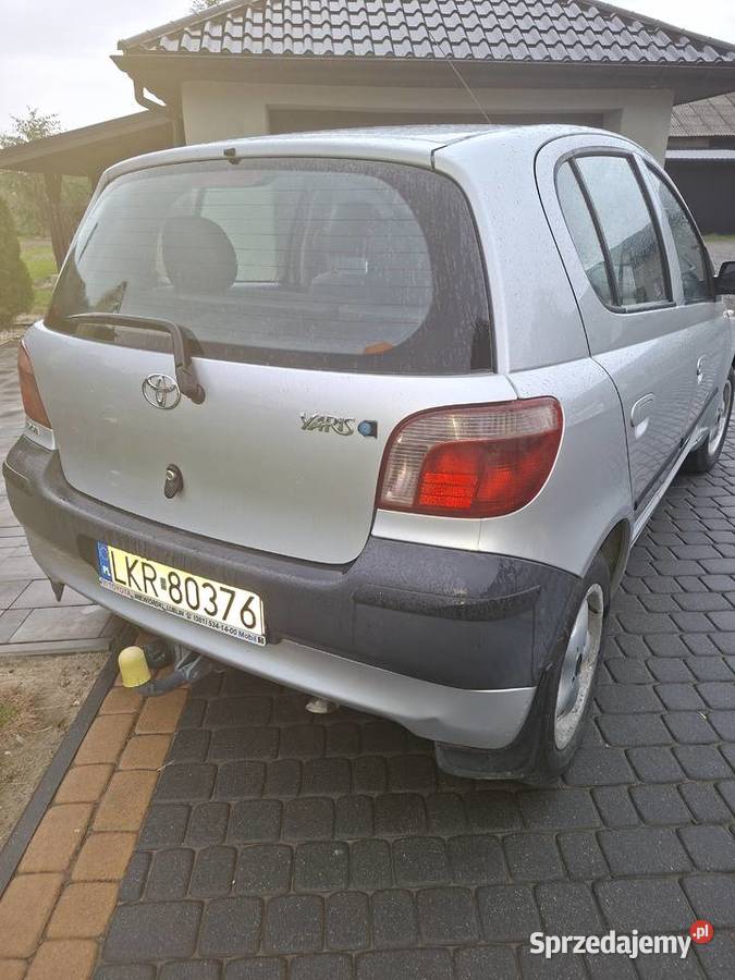 Toyota Yaris 72 nieuszkodzony Urzędów