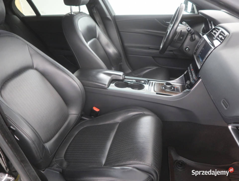 Jaguar XE 25t Bielany Wrocławskie