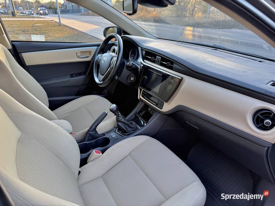 Toyota Corolla 16 benzyna salon jasne wnętrze Radzymin
