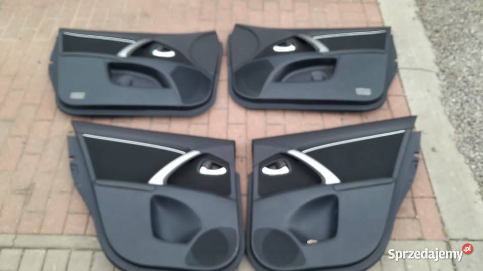 Fotele kanapy tapicerka listwy Toyota Avensis Biłgoraj sprzedam