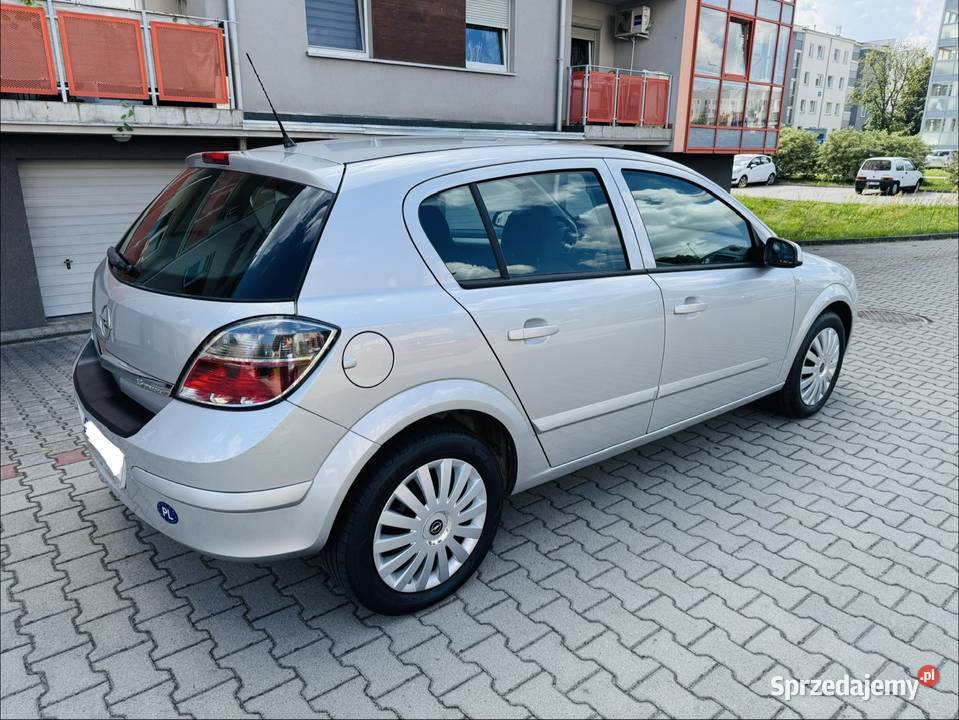 Opel Astra H 16 105 zadbane wnętrze brak korozji 105KM Mielec