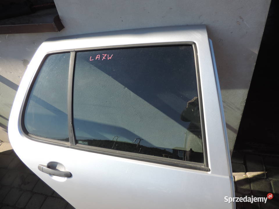 VOLKSWAGEN GOLF IV 5D DRZWI PRAWY TYŁ LA7W Rok produkcji 2001 Nowy Sącz