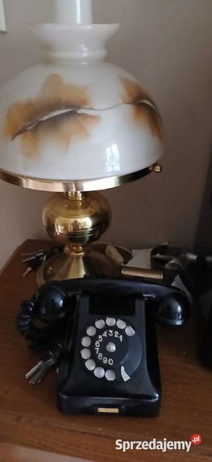 Stary telefon na tarcze z lat 50 tych PRL u małopolskie