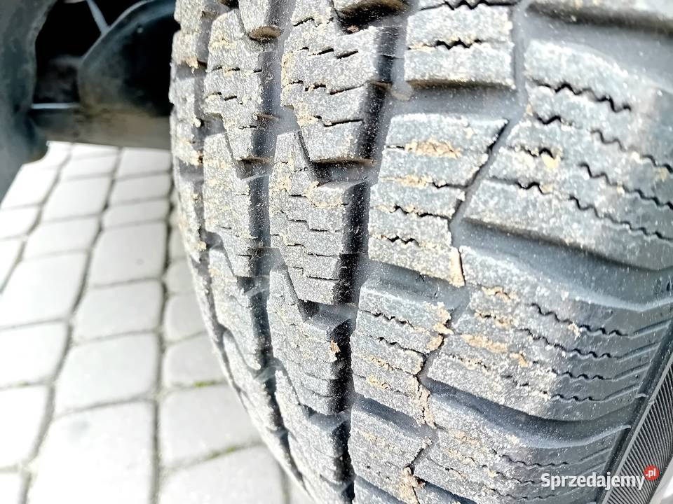 Volkswagen Transporter T5 19 TDI 105 6 osobowy