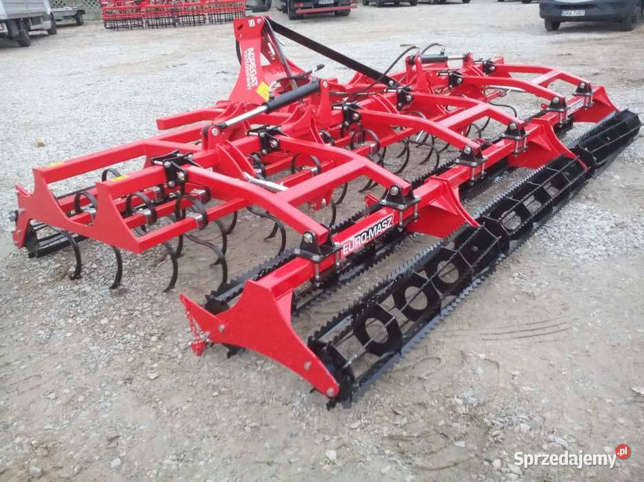 Agregat uprawowy składany hydraulicznie