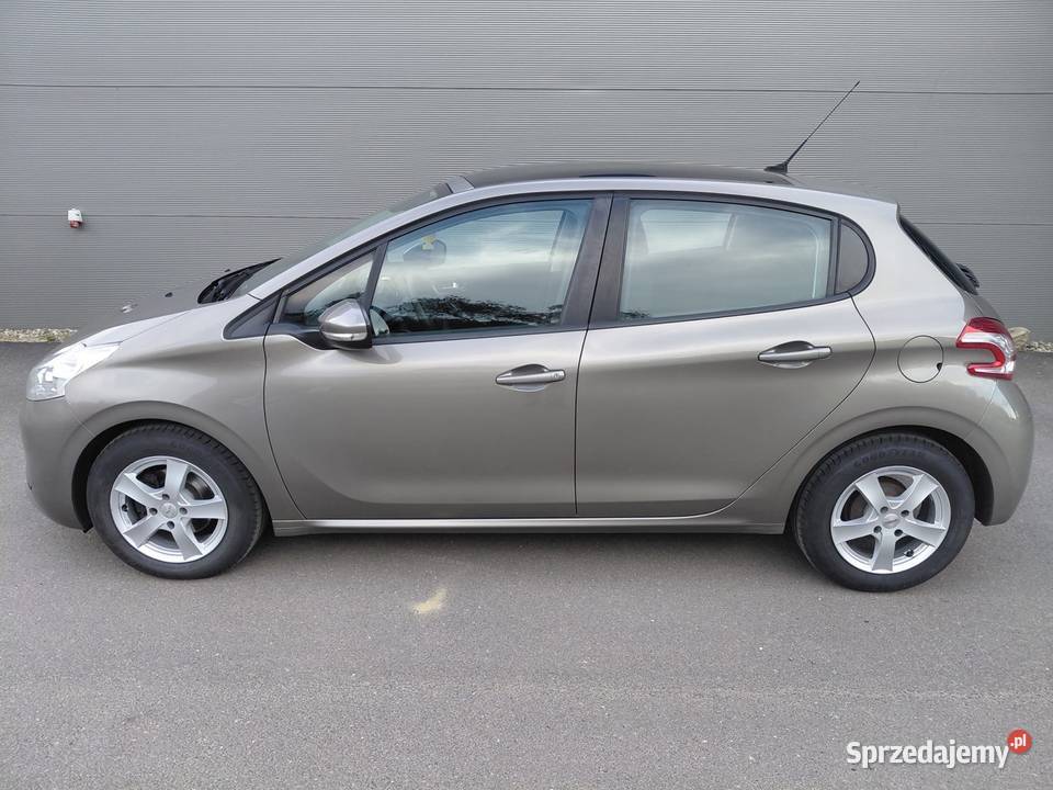 PEUGEOT 208 2014r 12 16V 82 Przeb143 panorama