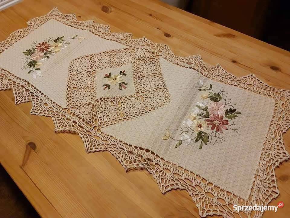 Bieżnik szydełko plus haft wstążeczkowy beżowy Alwernia