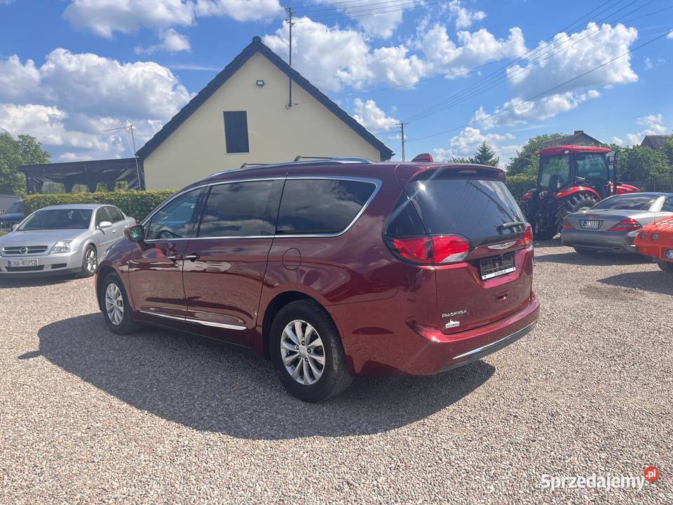 Chrysler Pacifica 36 Touring L 2019 benzyna z Ślesin
