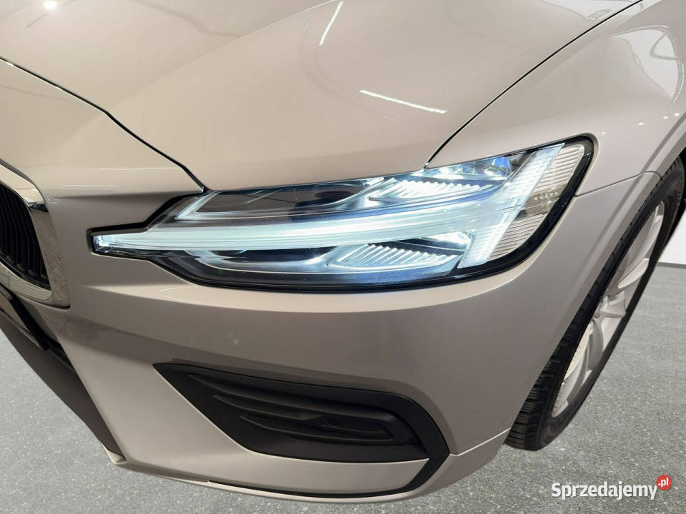 Volvo V60 VAT Momentum 20B4 D mHEV 197 automat Rok produkcji 2021 Myślenice