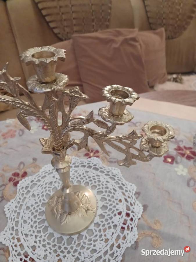 Piękny świecznik mosiężny