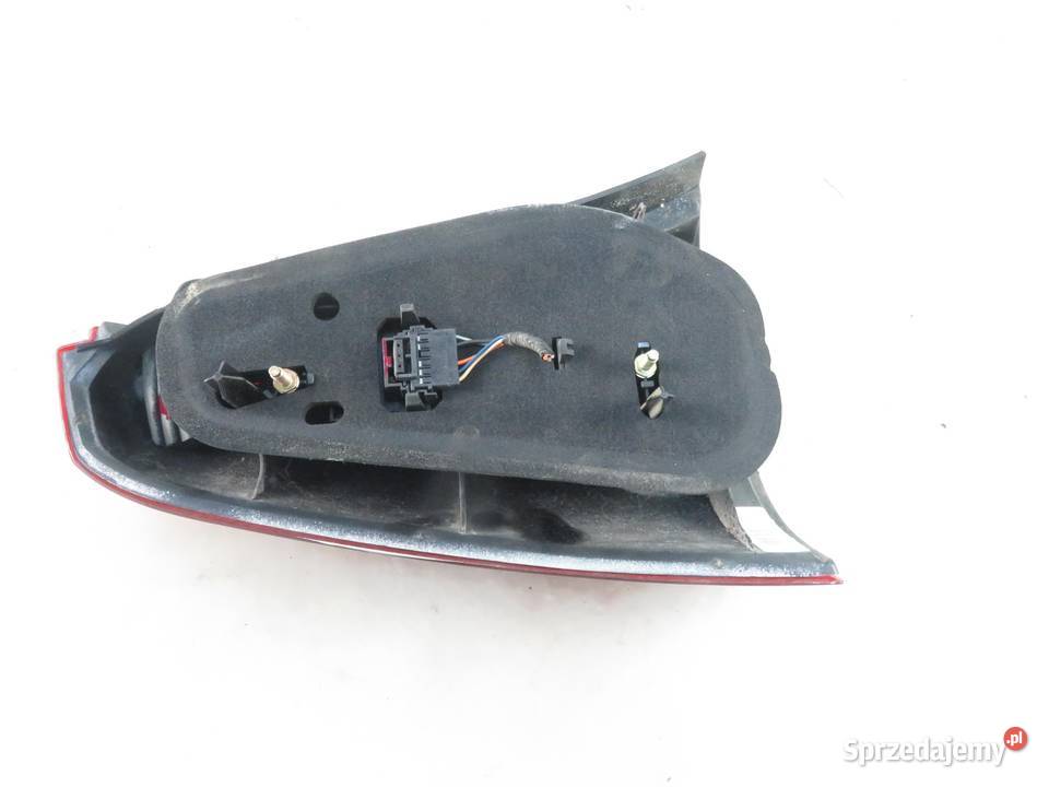 LAMPA PRAWA TYLNA DACIA LOGAN 8200211019